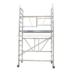 Vouwsteiger 90 cm breed 4.5m werkhoogte incl. stabilisatoren + verstelbare wielen